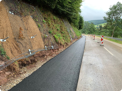 Restarbeiten für die Hangsicherung an der L 123