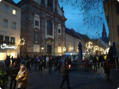Quere Menschen in der Innenstadt