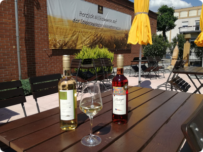 Weinterrasse auf dem Gelände des Badischen Winzerkellers wieder geöffnet