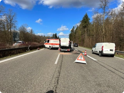 13 Transporte in Kliniken nach Verkehrsunfällen auf A 5