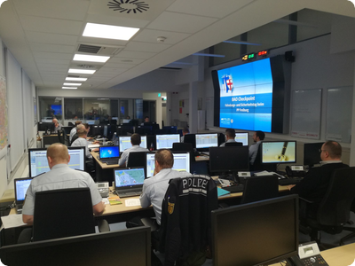 Gewaltige Polizei-Präsenz der Stärke