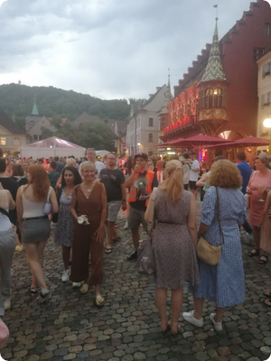 Starkregen sorgt für reichlich Arbeit der Feuerwehr - Weinfest Freiburg vorzeitig beendet