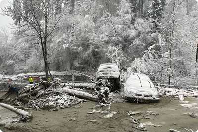 90 Personen nach Erdrutsch eingeschlossen