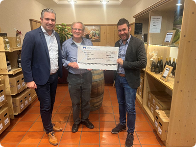 Ahr-Winzer freuen sich über Spende von Tuniberg Wein