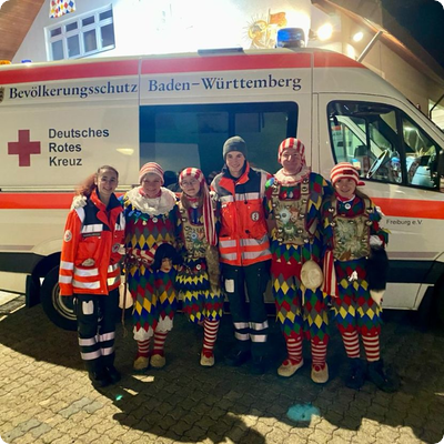 Hästräger feiern friedlich -Vier Transporte in Kliniken für DRK - Verkehrsunfall auf B 31