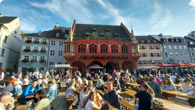 Weinsommer bleibt beliebt bei Urlaubern - Marmelade für Bahnhofsmission gesammelt