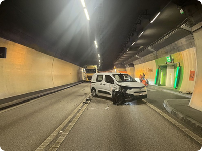 Bei Verkehrsunfall im Chienbergtunnel verletzt